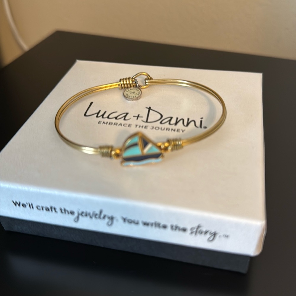 Luca & Danni sailboat bracelet